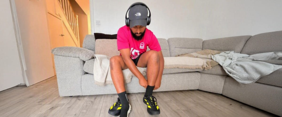 man putting his trainers on